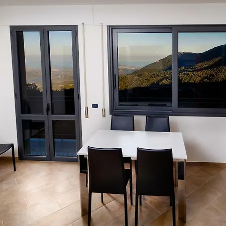 Su Alevraxi Πανσιόν